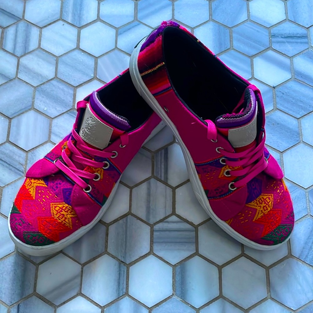 Peruvian Sneakers - Size 7